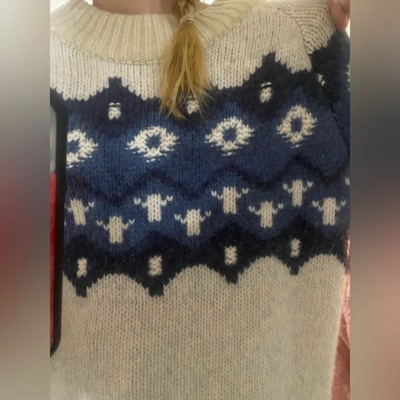 Aerie women’s winter sweater!! - Picture 2 of 6